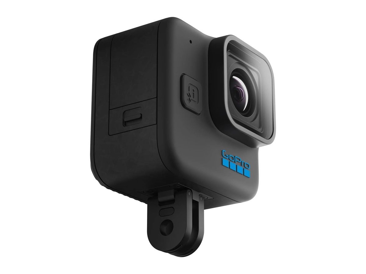 Le GoPro Hero 11 Black Mini sur un fond blanc.
