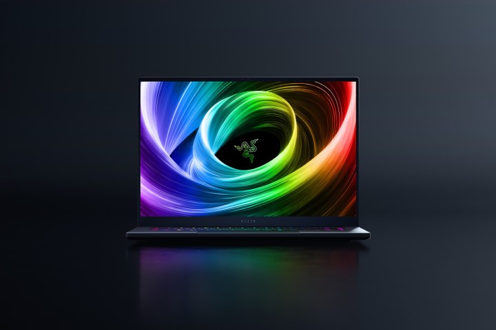 Razer Blade 16 étant affiché