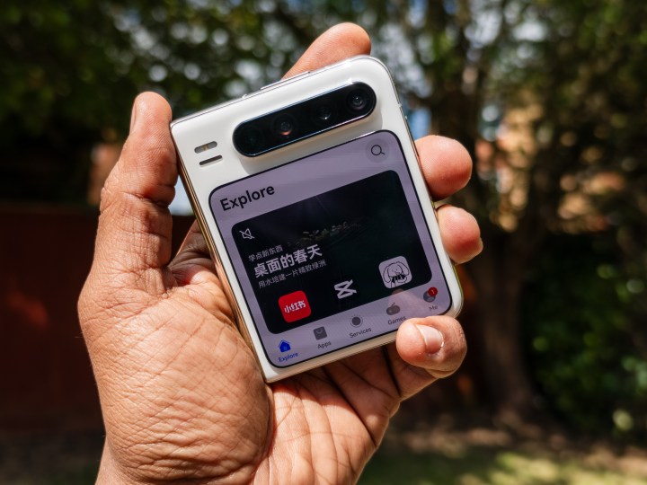 Galerie d'applications sur l'affichage de la couverture sur le Huawei Pura x Running Harmonyos Suivant