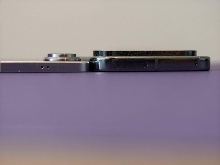 Galaxy S25 Edge mince Profil à côté du Galaxy Google Pixel 9 Pro pour montrer la différence d'épaisseur