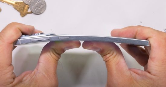 Galaxy S25 Edge Bend Test: dur… ou fragile?