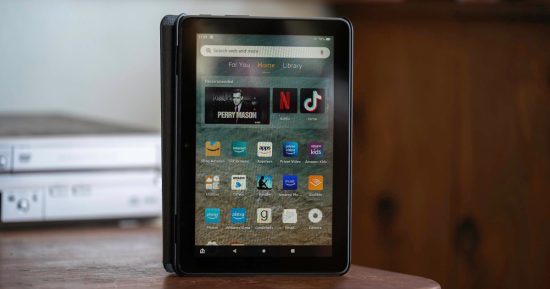 La tablette Amazon Fire HD 8 Plus est de 54% de réduction, mais il y a une prise