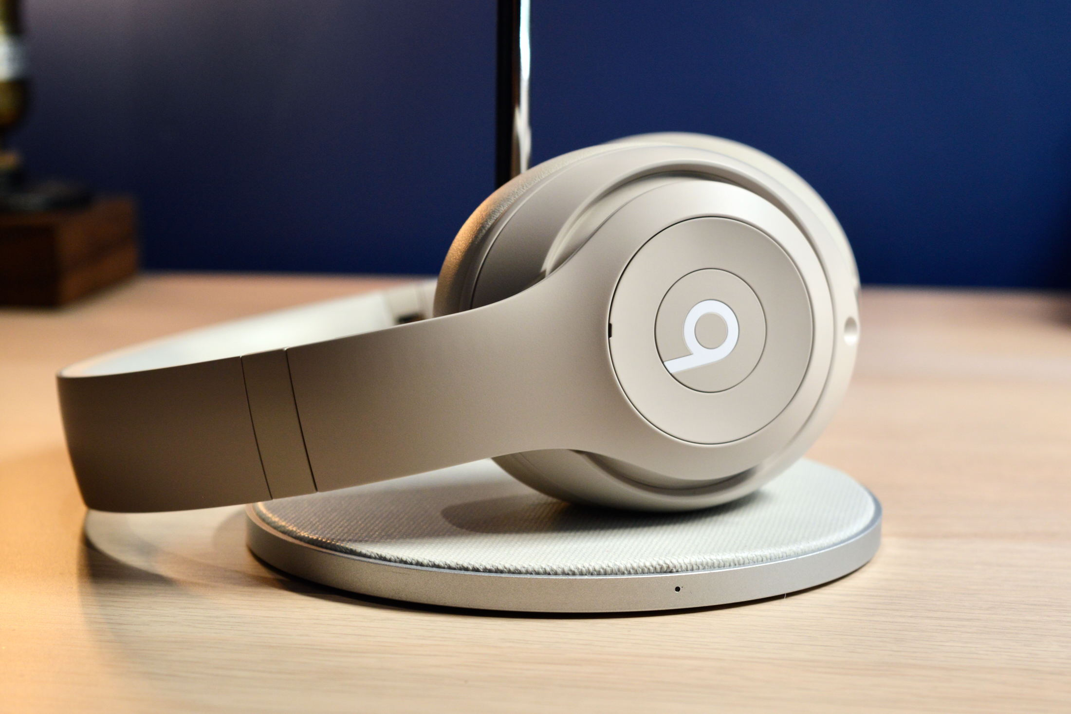 Beats Studio Pro sur le côté.