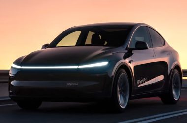 Regardez les passagers prendre les premiers promenades dans Tesla Robotaxis