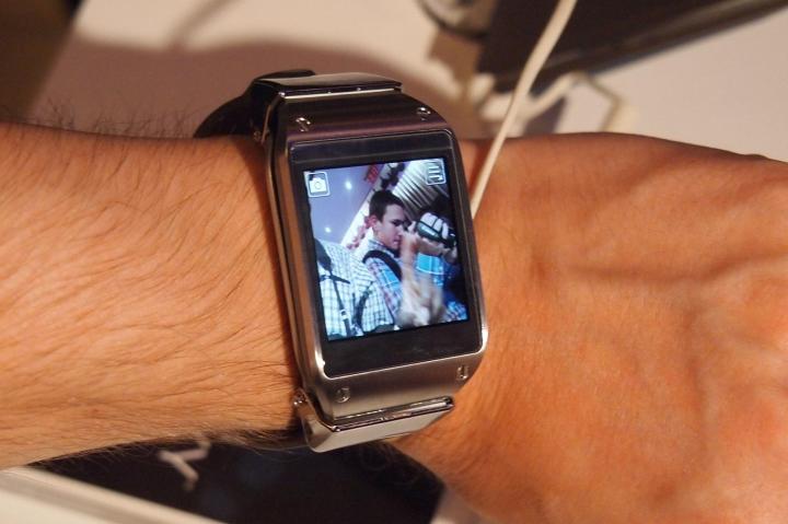 Samsung Galaxy Gear Hands à la caméra