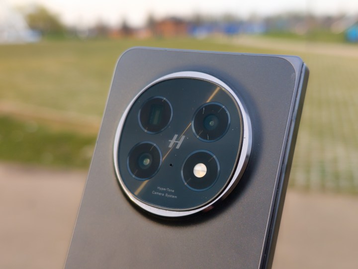 La triple caméra arrière sur l'Oppo trouve N5