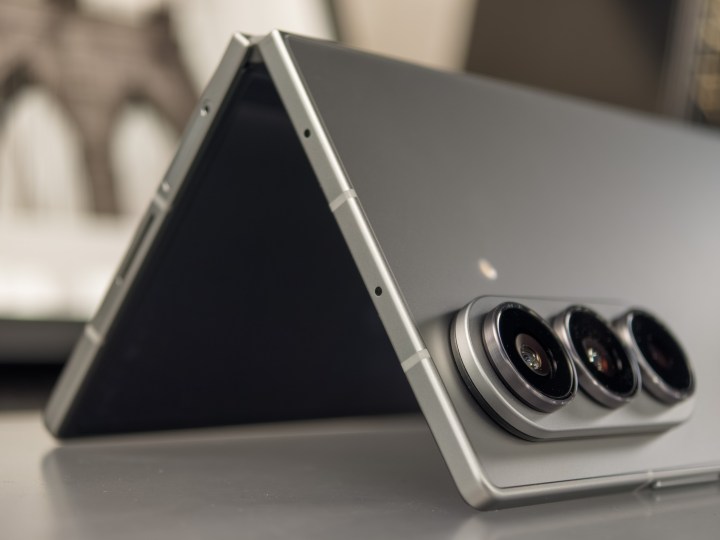 Gros plan des caméras sur le Galaxy Z pli 7 7