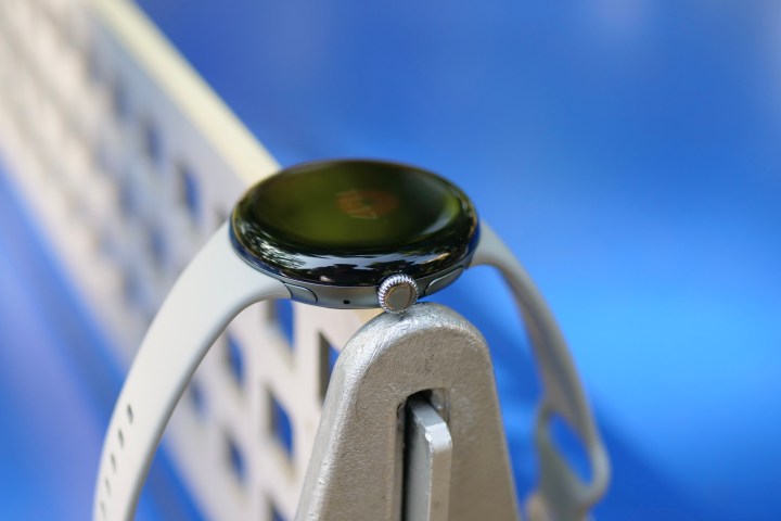 Le côté de la montre Google Pixel 3.