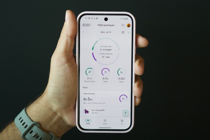 Les nouvelles fonctionnalités de charge cardio et de préparation dans l'application Fitbit.