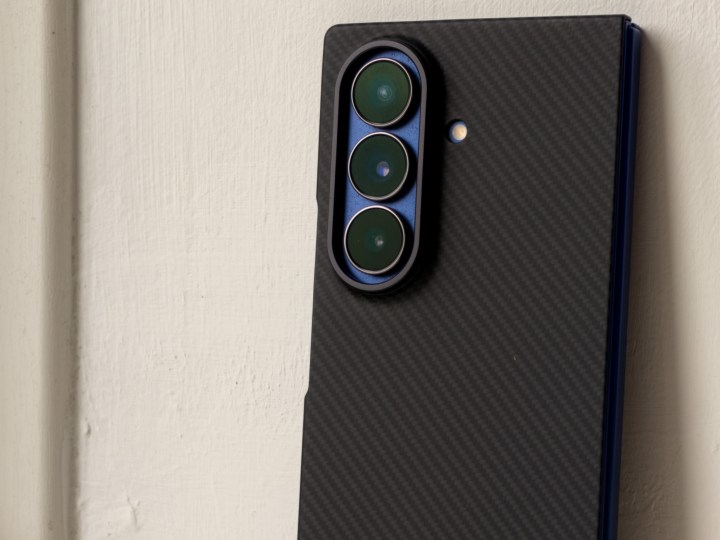 Galaxy Z pli 7 avec cas officiel de fibre de carbone aramide sur