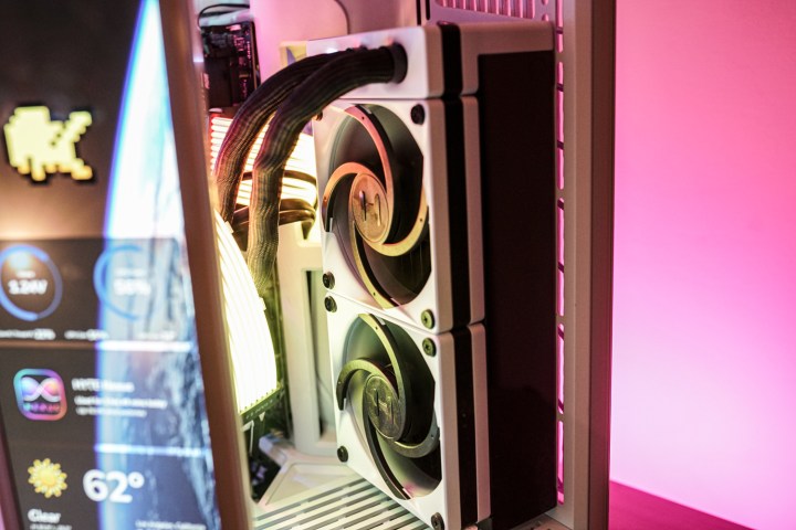 Hyte's THICC Q60 FROIDER All-in-ONE.