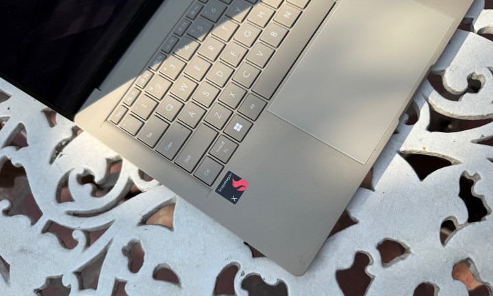 Étiquette Snapdragon sur l'ordinateur portable ASUS ZENBOOK A14.