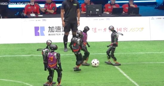 Regardez ces robots Humanoid Ai jouer au football comme mbappé… en quelque sorte