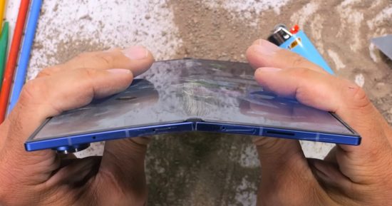 Regardez le Galaxy Z Fold 7 faire quelque chose d'incroyable dans ce test de virage brutal