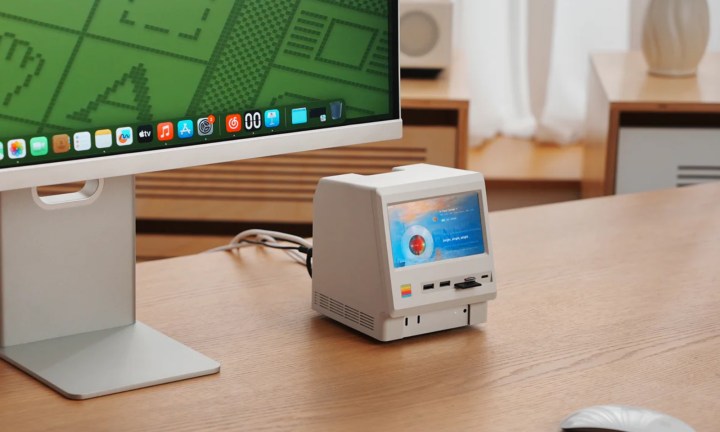 Vue latérale de Wokyis M5 Mac Mini Dock.