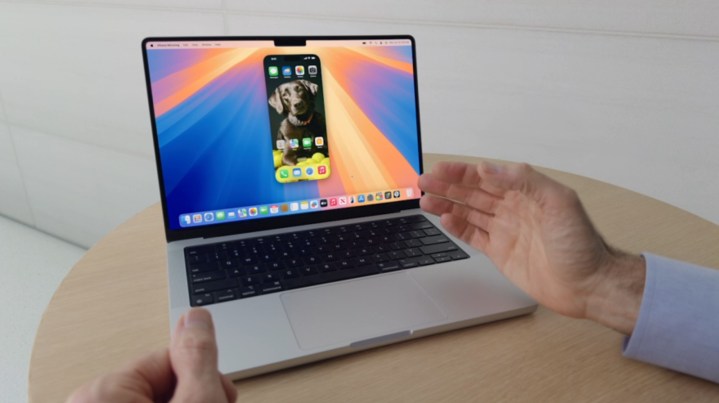 La fonction d'iPhone Mirring de MacOS Sequoia est démontrée à la Worldwide Developers Conference (WWDC) 2024.