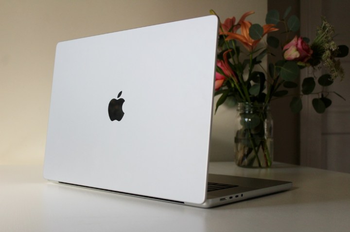 Le couvercle arrière du MacBook Pro.
