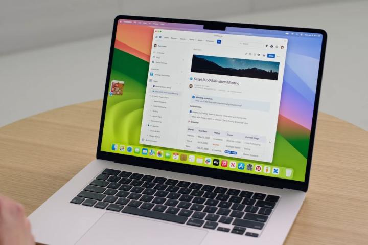 Un MacBook Pro exécutant MacOS Sonoma à la conférence mondiale des développeurs d'Apple (WWDC) en juin 2023.