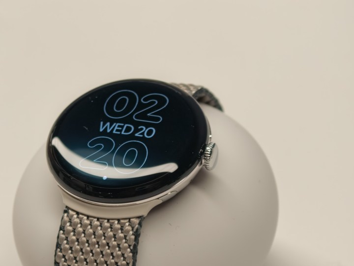 Google Pixel Watch 4 en noir