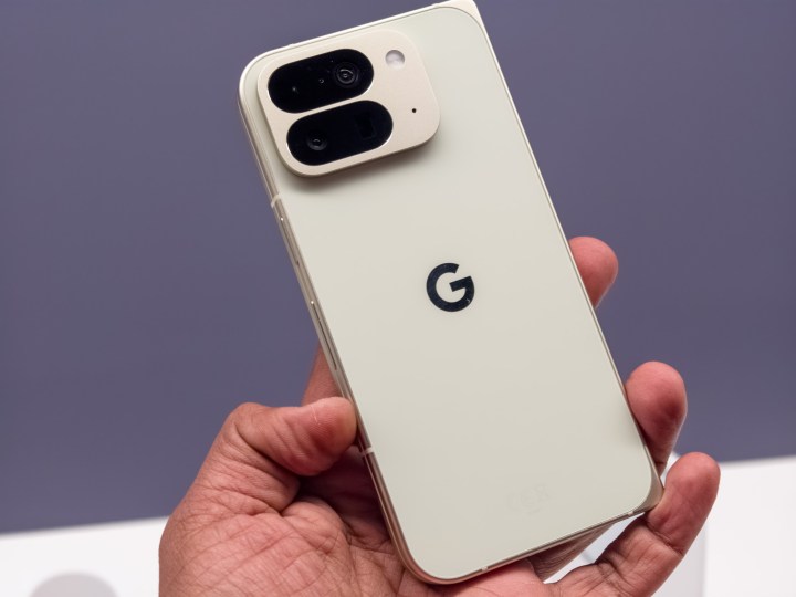 Google Pixel 10 Pro plie en jade