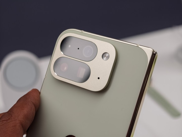 Google Pixel 10 Pro plie en jade