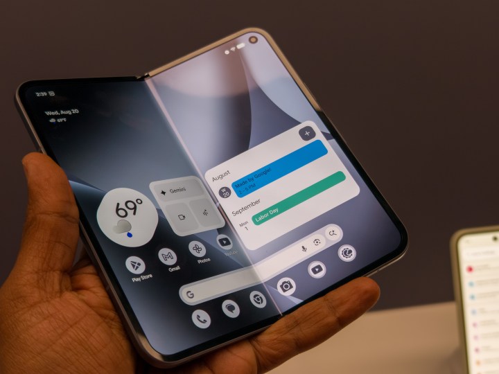 Google Pixel 10 Pro pli en lune de lune