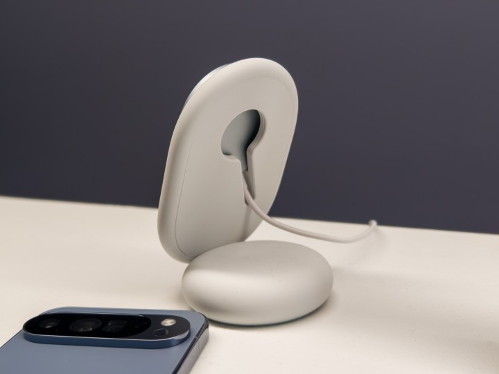 Google Pixel Stand avec pixelsnap