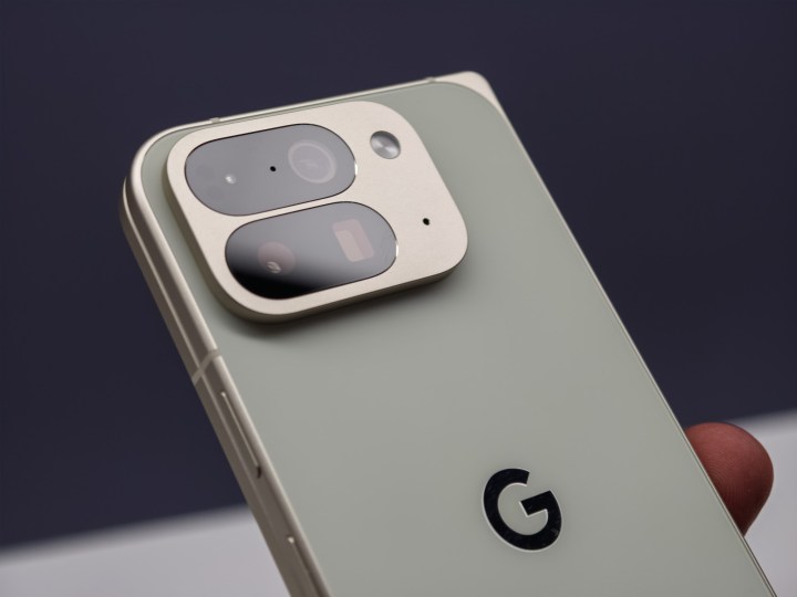 Google Pixel 10 Pro plie en jade