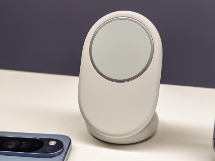 Google Pixel Stand avec pixelsnap