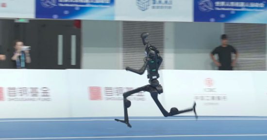 Ce robot humanoïde a dominé les événements de piste aux «Jeux olympiques du robot»