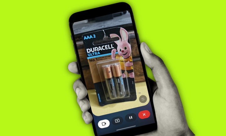 Analyse de la batterie Duracell à l'aide de Gemini en direct avec le partage de la caméra et de l'écran.