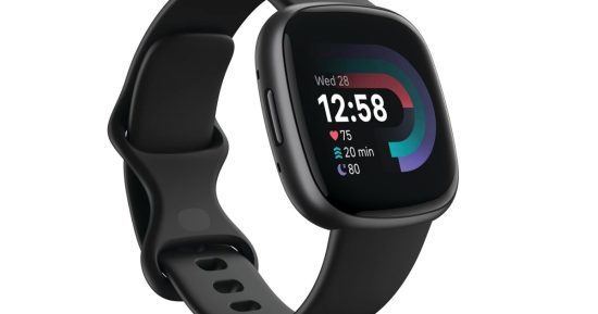 Vous envisagez d'acheter une smartwatch axée sur le fitness? Le Fitbit Versa 4 est de 50 $ de rabais