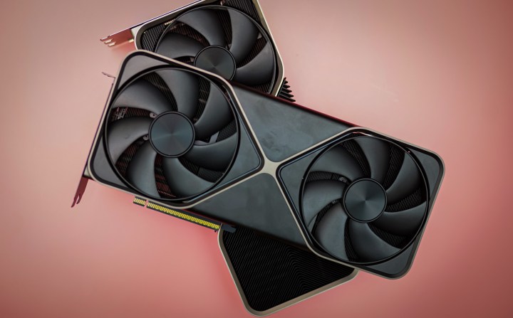 Le RTX 5090 assis au-dessus du RTX 4080.