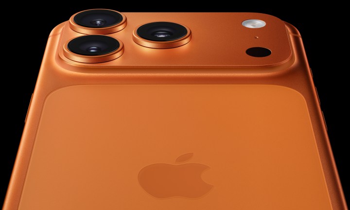 À l'arrière de l'orange iPhone 17 Pro
