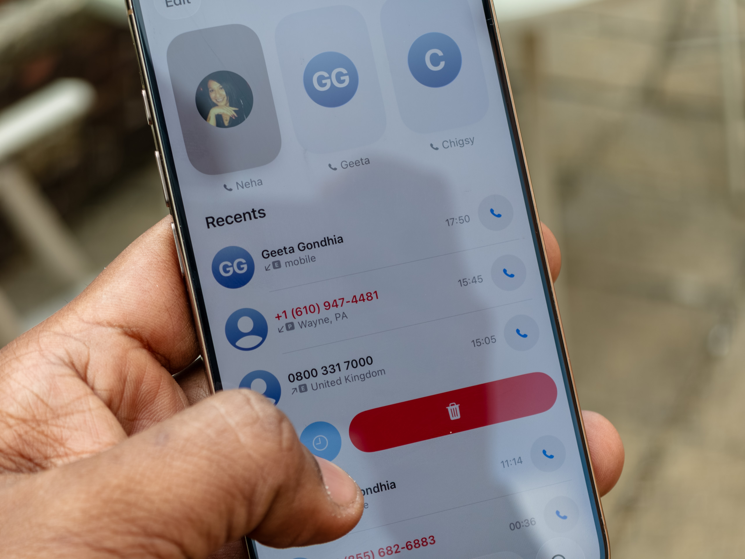 Le nouveau numéroteur unifié dans le développeur iOS 26 Beta 1 fonctionnant sur l'iPhone 16 Pro