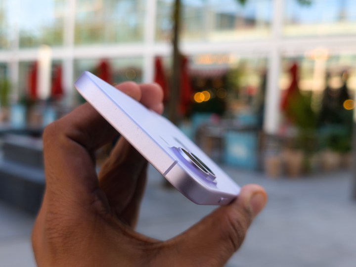 Camera Bump sur l'Apple iPhone 17 à Lavender Purple