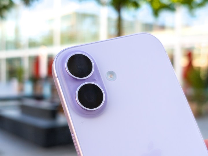 Caméra sur l'Apple iPhone 17 à Lavender Purple