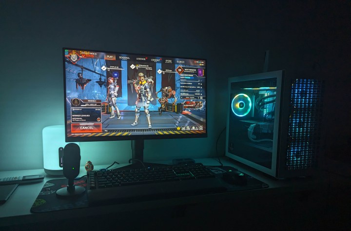 Un PC de jeu avec des lumières synchronées RVB exécutant des légendes Apex.