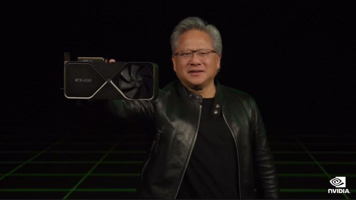 Le PDG de Nvidia, Jensen Huang, avec une carte graphique RTX 4090.
