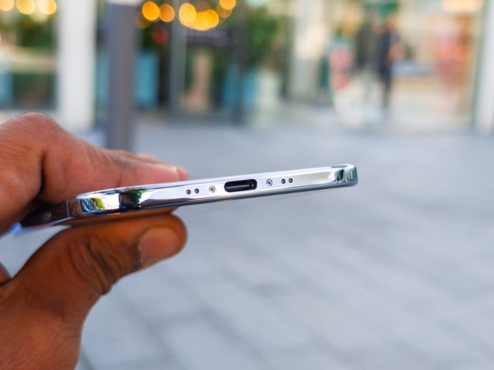 Profil latérale bleu clair pneumatique Apple iPhone