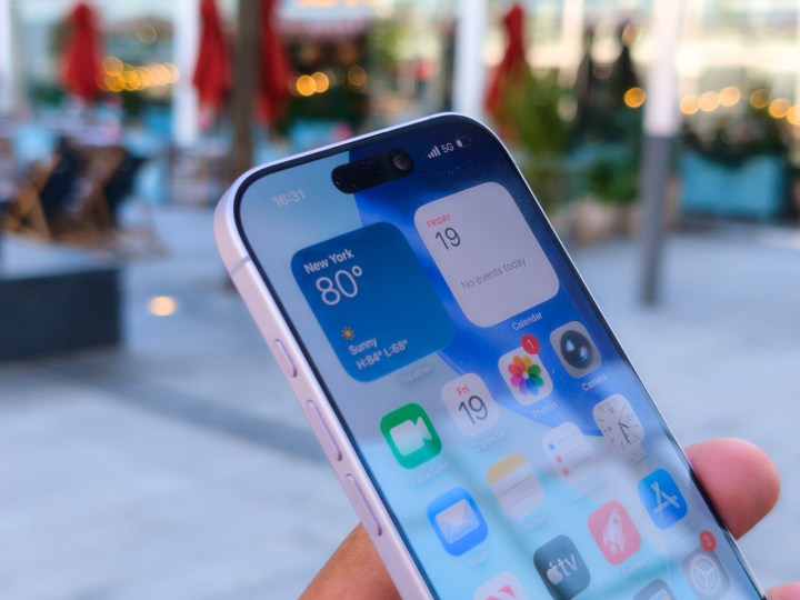 Écran sur l'Apple iPhone 17 à Lavender Purple