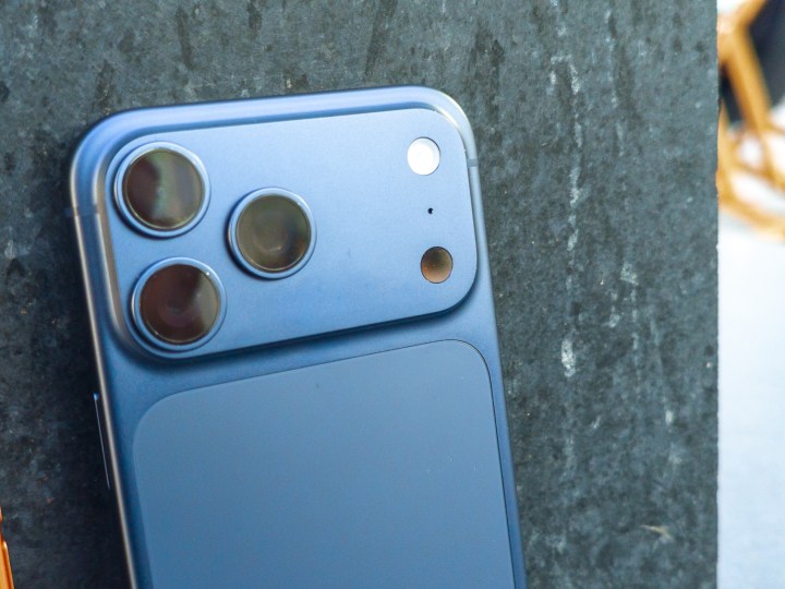 Apple iPhone 17 Pro Max en bleu profond