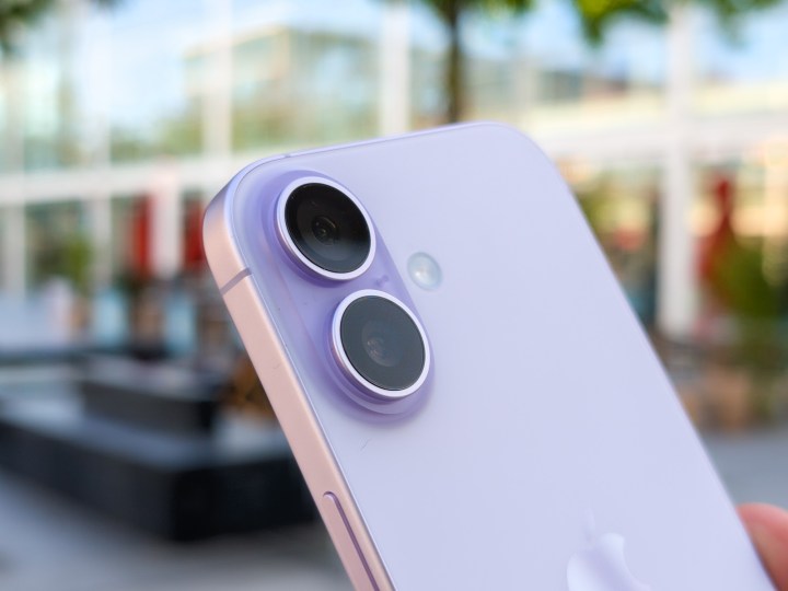 Caméra sur l'Apple iPhone 17 à Lavender Purple
