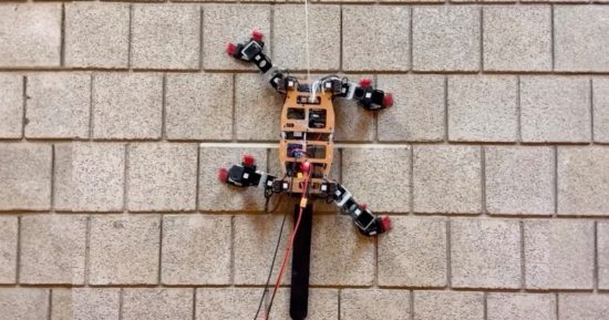 Ce robot d'escalade incroyable est livré avec des griffes