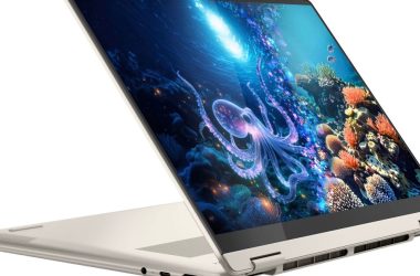 Cet ordinateur portable Lenovo 2 en 1 est un copilote + PC avec un écran OLED - 450 $ de réduction!