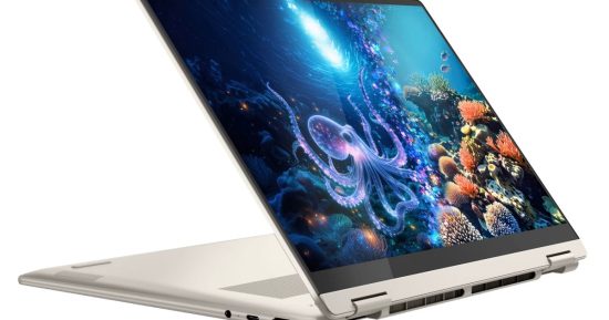 Cet ordinateur portable Lenovo 2 en 1 est un copilote + PC avec un écran OLED - 450 $ de réduction!