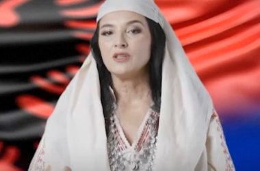 Regardez le premier ministre mondial alimenté par l'IA prononcer un discours