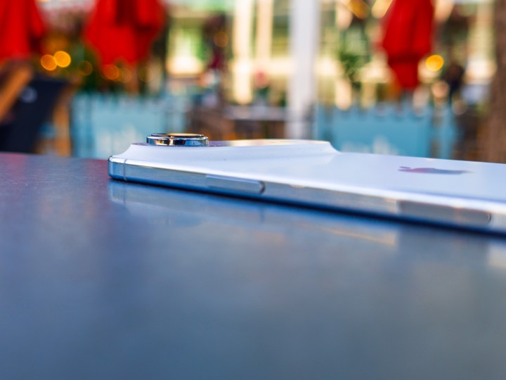 Profil latéral Apple iPhone Air Light Blue