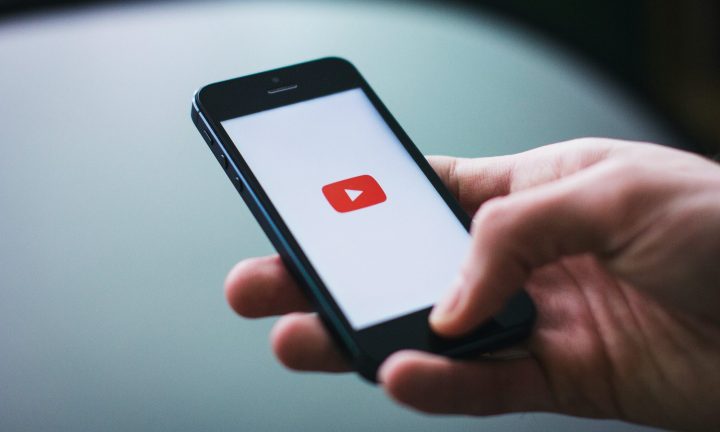 Application YouTube sur téléphone mobile.