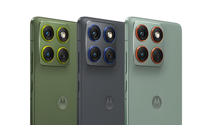 Motorola X70 Air en trois couleurs différentes.